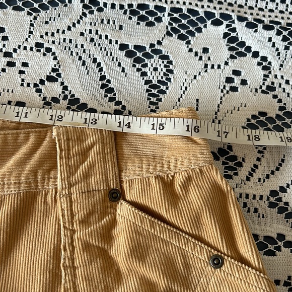 Nevada VGUC yellow corduroy skirt, front pockets, zip and button up in back - Picture 8 of 12